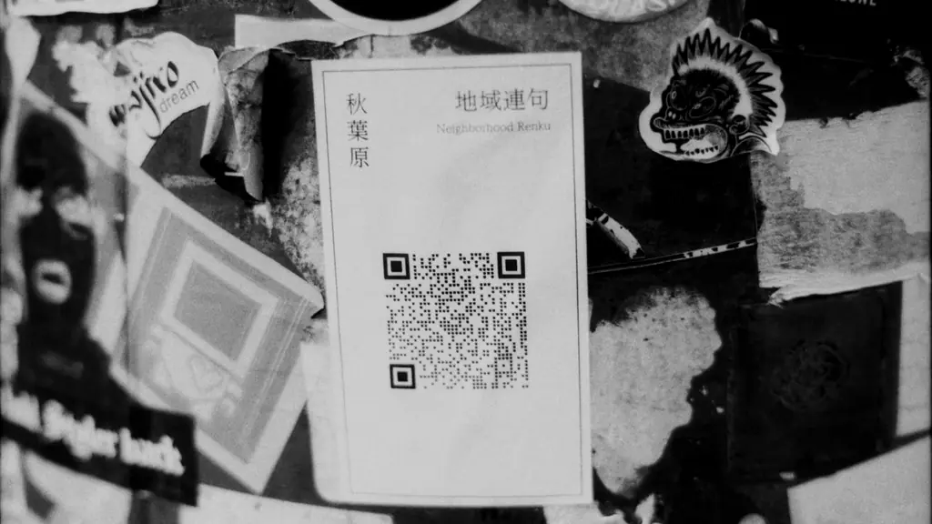Cartel con código QR en blanco y negro
